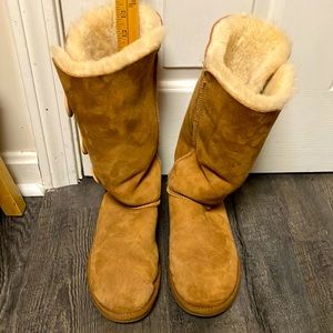 Women’s size 10 Ugg’s in brown.